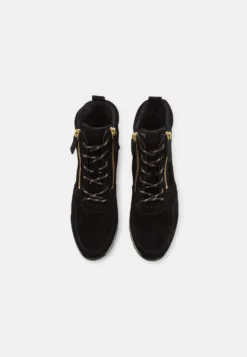 Gabor Comfort Sneakers AlteSchwarz/Gold Donna Sneakers GAJ11A0EB-Q11 -Vendite Gabor 50a0d8a5ec7744589398ad4c03221599 scaled