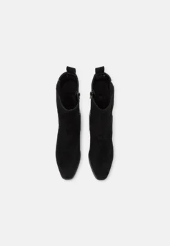 Gabor Comfort Stivaletti Texani / BikerSchwarz Donna Stivaletti GAJ11N06X-Q11 -Vendite Gabor 6e8e250404c94353a81ca400b6aea7da scaled