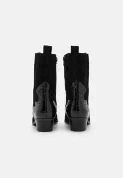 Gabor Comfort Stivaletti Texani / BikerSchwarz Donna Stivaletti GAJ11N06X-Q11 -Vendite Gabor a551c90b7631468882a88af44a532d00 scaled