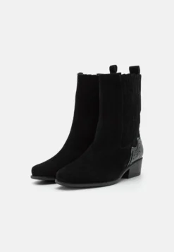 Gabor Comfort Stivaletti Texani / BikerSchwarz Donna Stivaletti GAJ11N06X-Q11 -Vendite Gabor fdadb0de32b94171afc87f9defb64e94 scaled